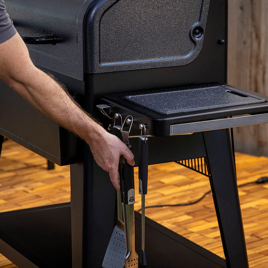 Navigator Series 1600 Connected Wood Pellet Grill - Image 4