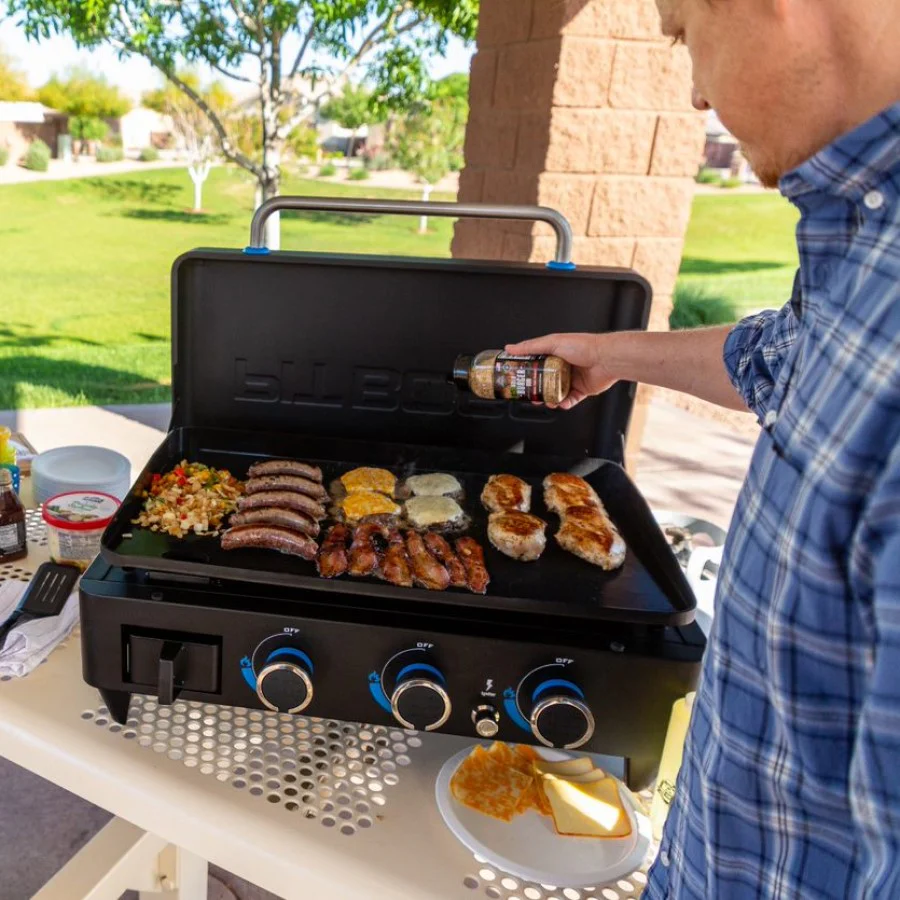 Pit Boss 3-Burner Ultimate Lift-Off Griddle - Image 5