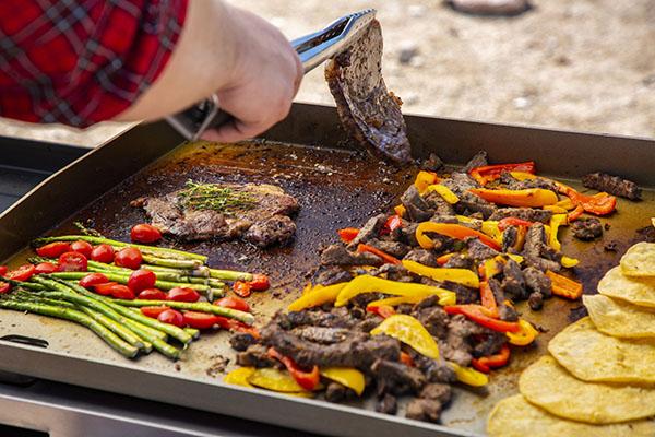 Pit Boss Deluxe 4-Burner Griddle - Image 4